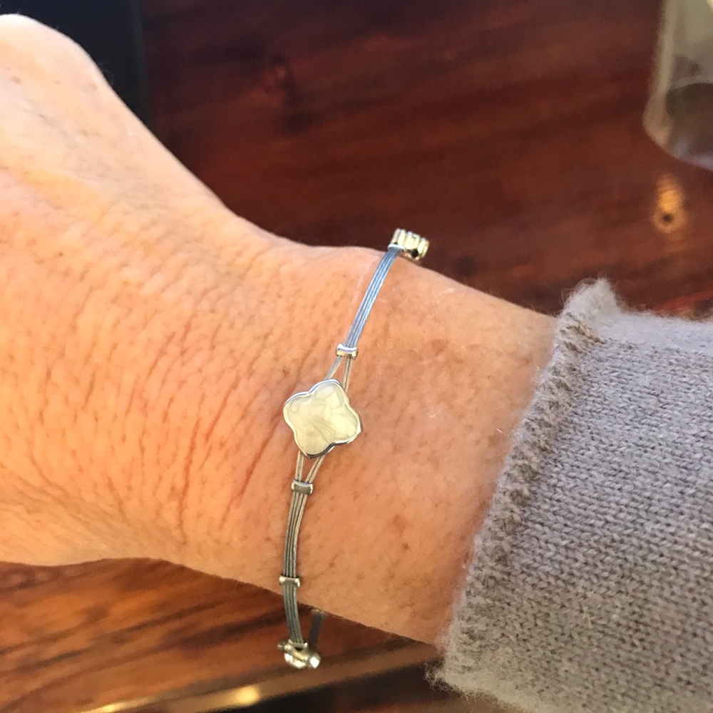 Clover mother of Pearl Bangle